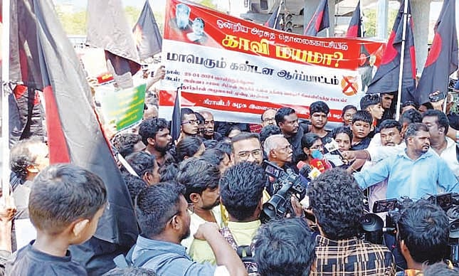 காவி நிறமாக மாறிய DD  லோகோ : சென்னையில் தூர்தர்ஷன் அலுவலகத்தை முற்றுகையிட்டு தி.க. போராட்டம் ! 