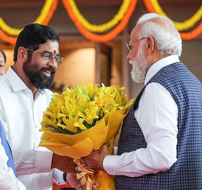 “பாஜகவுடன் கூட்டணி வைக்க வேண்டும், இல்லையென்றால்...” - அழுதுகொண்டே கூறிய ஷிண்டே... ஆதித்ய தாக்கரே பகீர் !