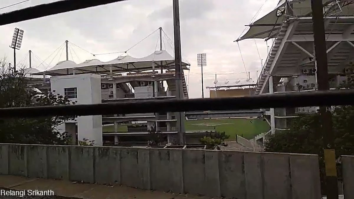 துளை வழியாக சேப்பாக்கம் மைதானத்தை பார்க்கும்போது இதைத்தான் நினைத்தேன் - நடராஜன் நெகிழ்ச்சி ! 