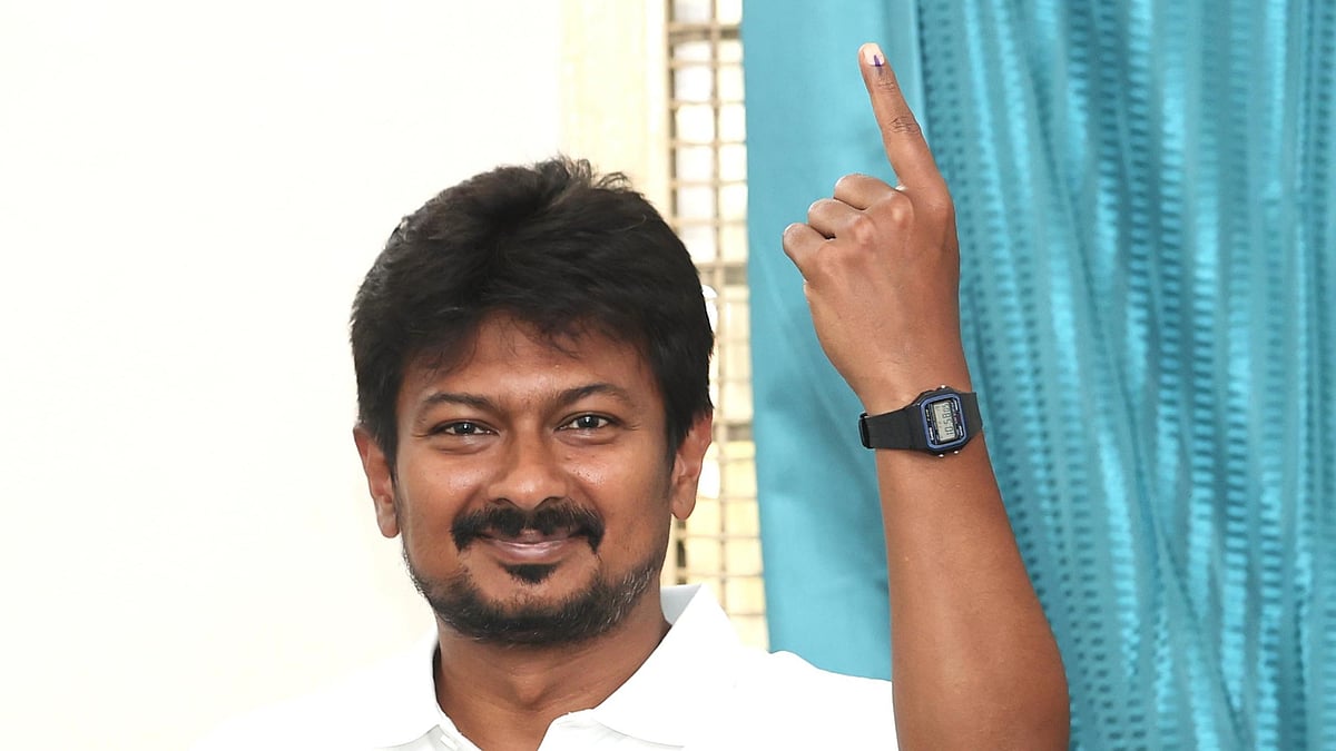 ஜனநாயக கடமையை நிறைவேற்றினார் அமைச்சர் உதயநிதி ஸ்டாலின் : விறுவிறுப்பாக நடைபெறும் வாக்குப்பதிவு!