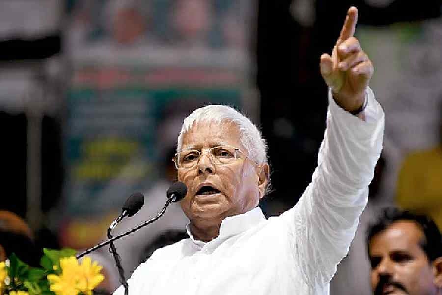 “அரசியலமைப்பு சட்டத்தை மாற்ற நீங்கள் யார்?” - மோடி & பாஜகவினருக்கு லாலு பிரசாத் ஆவேச கேள்வி !