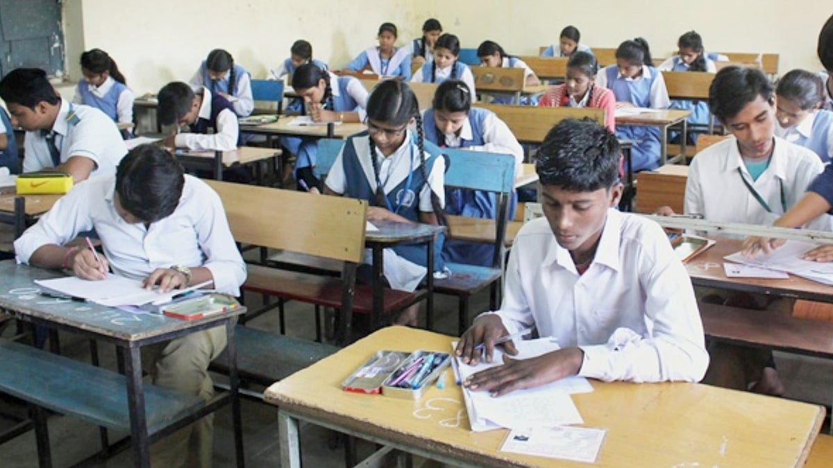 பொதுத்தேர்வு எழுதிய அனைத்து மாணவர்களும் Fail : வெளிவந்த
பாஜக ஆளும் ம.பி அரசுப் பள்ளியின் அவலம் !