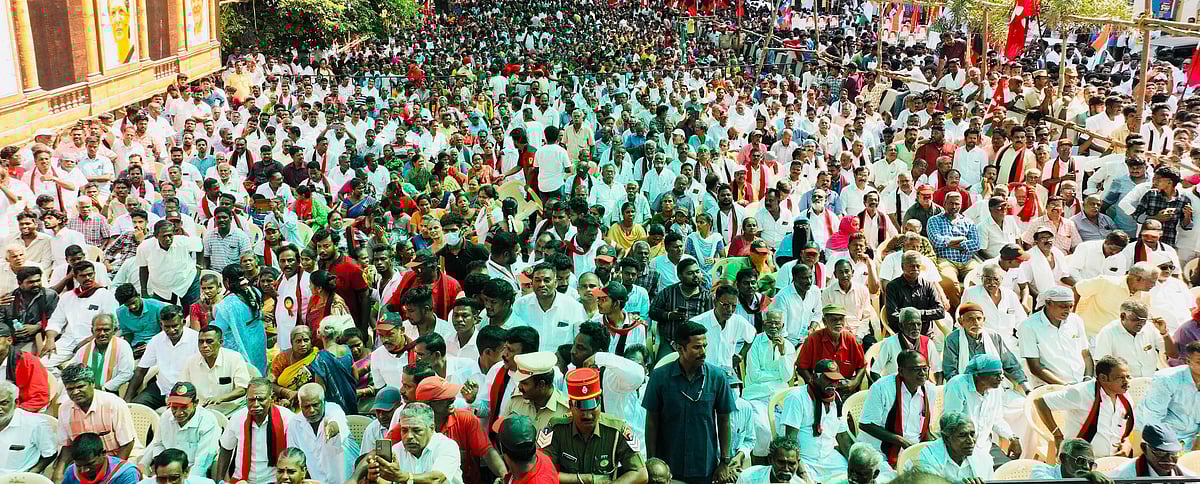 “முதல்வர் ரங்கசாமி ஆளுதான் உயரம்.. உயரத்துக்கு தகுந்த அறிவு?!” : புதுச்சேரியில் முதலமைச்சர் அனல் பேச்சு!