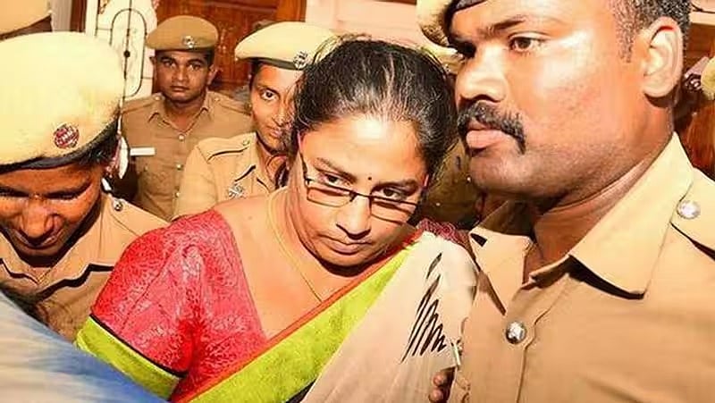 கல்லூரி மாணவிகள் பாலியல் விவகாரம் : முன்னாள் பேரா.நிர்மலா தேவிக்கு சிறை தண்டனை அறிவிப்பு - விவரம் என்ன?