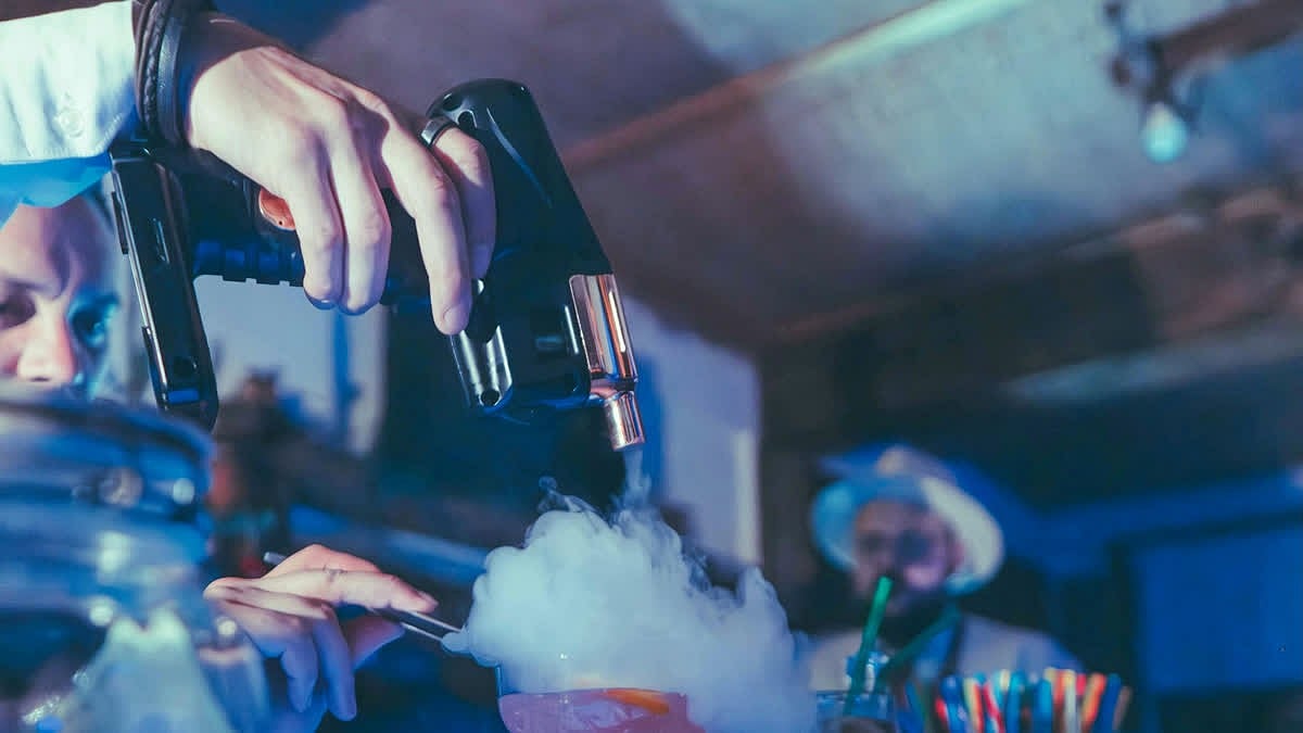 சர்ச்சையை கிளப்பிய Smoke Biscuits... உயிருக்கே ஆபத்து - உணவு பாதுகாப்புத்துறை எச்சரிக்கை!