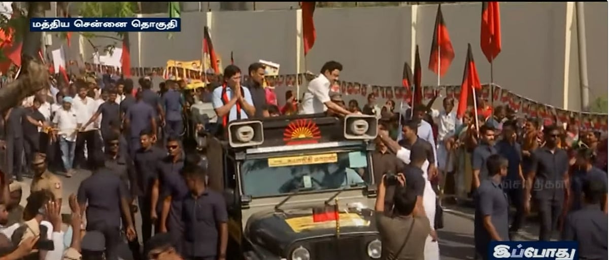 மக்கள் வெள்ளத்தில் நீந்தியபடி சென்னையில் வாக்கு சேகரித்த முதல்வர் :வழிநெடுகிலும் மக்கள் உற்சாக வரவேற்பு