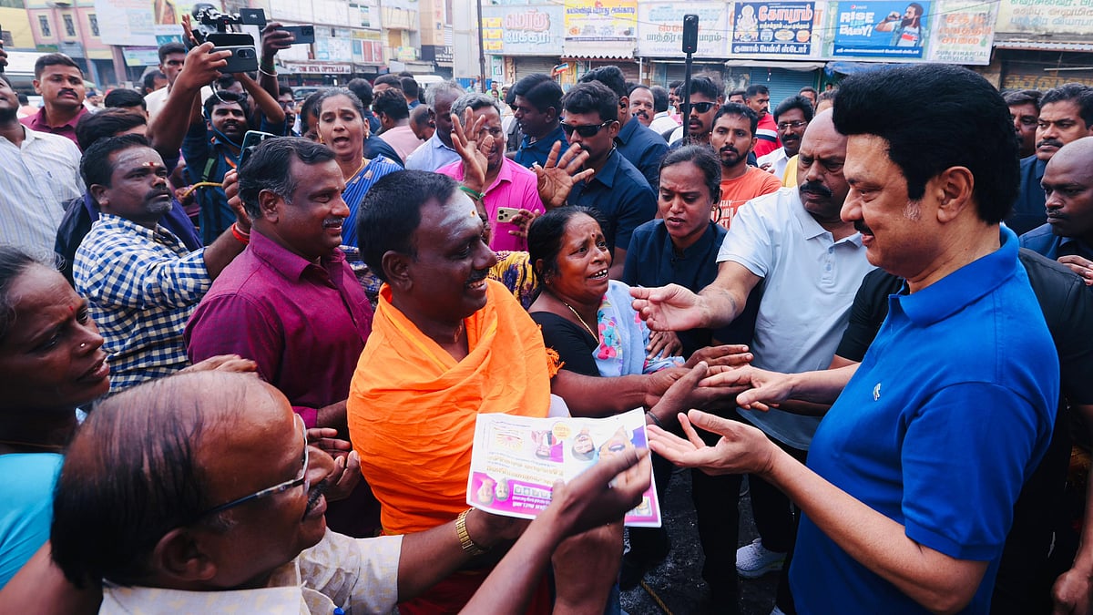 திருவண்ணாமலை - மக்கள் கடலில் நீந்தியபடி வாக்கு சேகரித்தார் முதலமைச்சர் மு.க.ஸ்டாலின்!