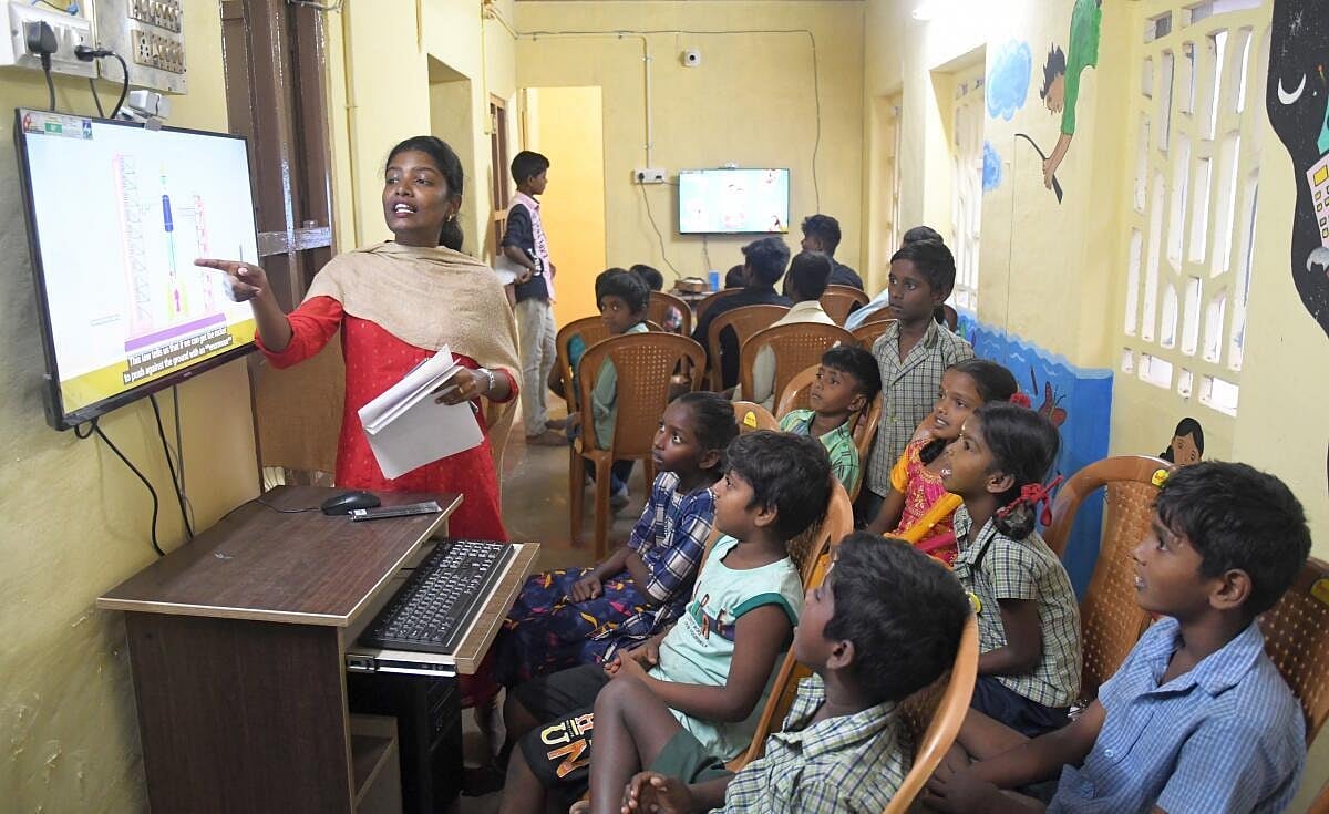 மாணவர்களுக்கு நற்செய்தி... 20,332 அரசுப் பள்ளிகளில் இணையதள வசதி... தமிழ்நாடு அரசு அசத்தல் !