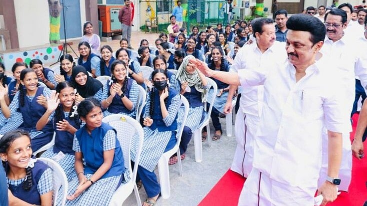 இந்தியாவிலேயே உயர்கல்வித்துறையில் சிறந்து விளங்கும் தமிழ்நாடு : பட்டியலிட்டு அரசு பெருமிதம்!