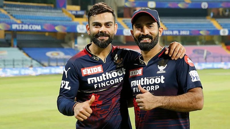 "தடுமாறிய எனக்கு உதவியர் தினேஷ் கார்த்திக்தான், அவர் அற்புதமான பேட்ஸ்மேன்" - விராட் கோலி நெகிழ்ச்சி ! 