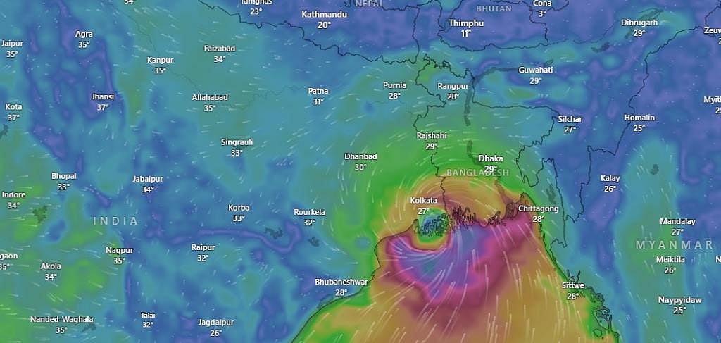 நள்ளிரவில் கரையை கடந்தது ரீமால் புயல் : மணிக்கு 135 கிமீ வேகத்தில் வீசிய பலத்த காற்று !