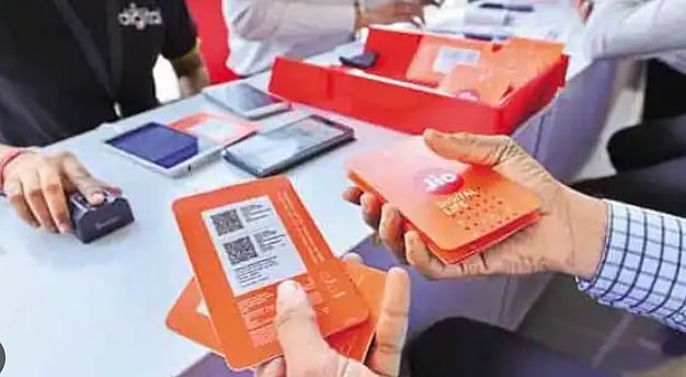 Recharge கட்டணங்களை உயர்த்த போகும் தொலைத் தொடர்பு நிறுவனங்கள் : எவ்வளவு தெரியுமா?