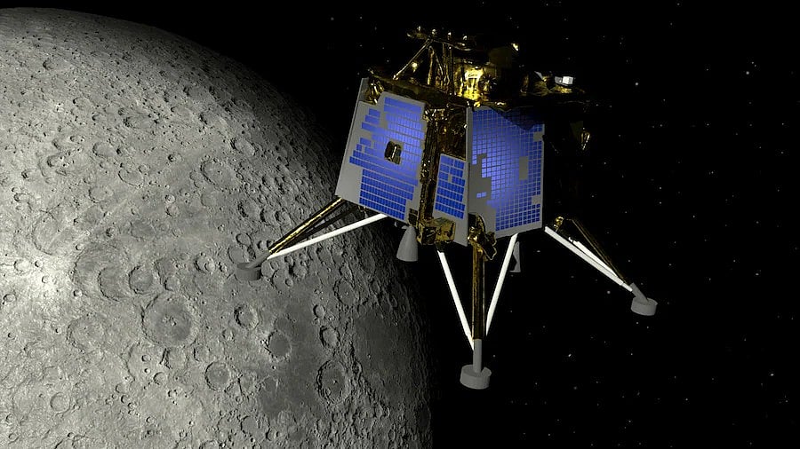 நிலவின் துருவங்களில் உறைந்திருக்கும் தண்ணீர் : இஸ்ரோவின் ஆய்வில் கிடைத்த உலகை அதிரவைத்த தகவல் !