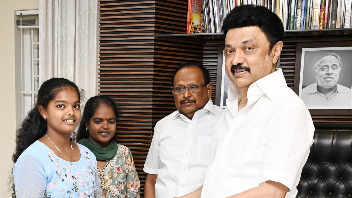 கடிதம் எழுதிய இலங்கை தமிழர் மறுவாழ்வு இல்லத்தில் வசிக்கும் மாணவி : உயர்கல்விக்கு உதவிய முதலமைச்சர்!