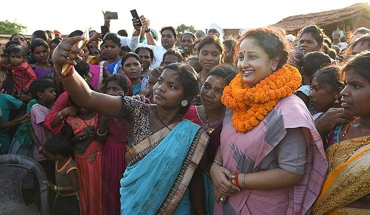 “இப்போது நீங்கள் இல்லாதது வருத்தமளிக்கிறது” - சிறையில் இருக்கும் ஹேமந்த் சோரனுக்கு கல்பனா சோரன் உருக்கம்!