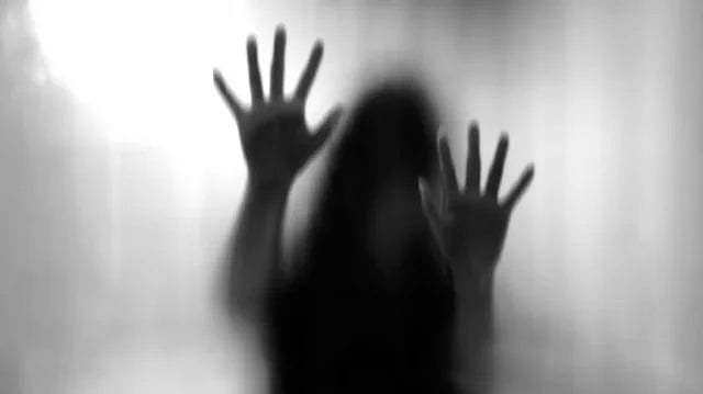 செயலி மூலம் பெண் ஆசிரியர் போல குரலை மாற்றி பேசி மோசடி : வன்கொடுமை செய்யப்பட்ட மாணவிகள் ! 