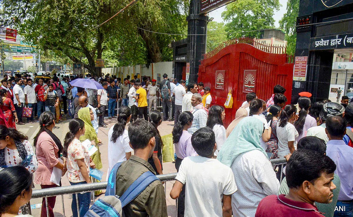 நீட் தேர்வில் மோசடி : உதவிய தேர்வு மைய துணை கண்காணிப்பாளர் : ராஜஸ்தானில் தொடரும் அதிர்ச்சி !