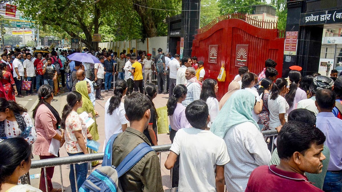 நீட் முறைகேடு : “எள்ளி நகையாடியவர்கள் இப்போது மவுனம் காப்பதேன்?” - கனிமொழி NVN சோமு கேள்வி !