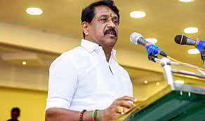 நயினார் உறவினரிடமிருந்து ரூ.4 கோடி கைப்பற்றப்பட்ட வழக்கு : அடுத்தடுத்து சிக்கும் பாஜக நிர்வாகிகள் !