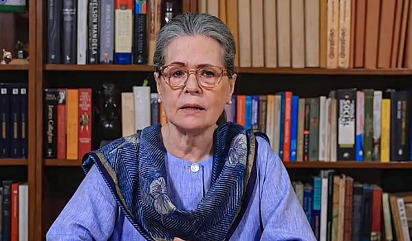 ”பெண்களின் வாழ்க்கையை காங்கிரஸ் கட்சி  முன்னேற்றும்” : சோனியா காந்தி உறுதி!