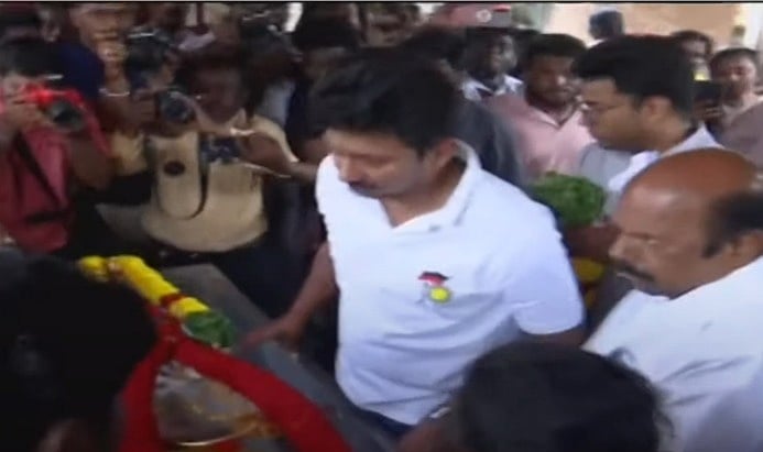 கள்ளக்குறிச்சி விவகாரம் : உயிரிழந்தோரின் உடலுக்கு அஞ்சலி செலுத்தி, இழப்பீடு வழங்கிய அமைச்சர் உதயநிதி!