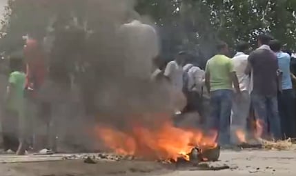 நீட் தேர்வை ரத்து செய் : நாடு முழுவதும் பற்றி எரியும் மாணவர்கள் போராட்டம்!