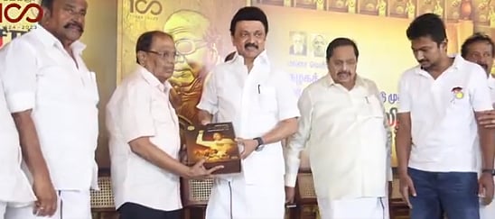 "அனைவரின் கைகளில் தவழ வேண்டிய நூல்" - கலைஞர் நூற்றாண்டு நிறைவு மலரை குறிப்பிட்டு முதலமைச்சர் நெகிழ்ச்சி !