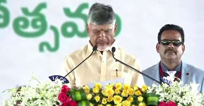 4-வது முறையாக முதலமைச்சர் : ஆந்திர முதல்வராக பதவியேற்றார் சந்திரபாபு நாயுடு ! 