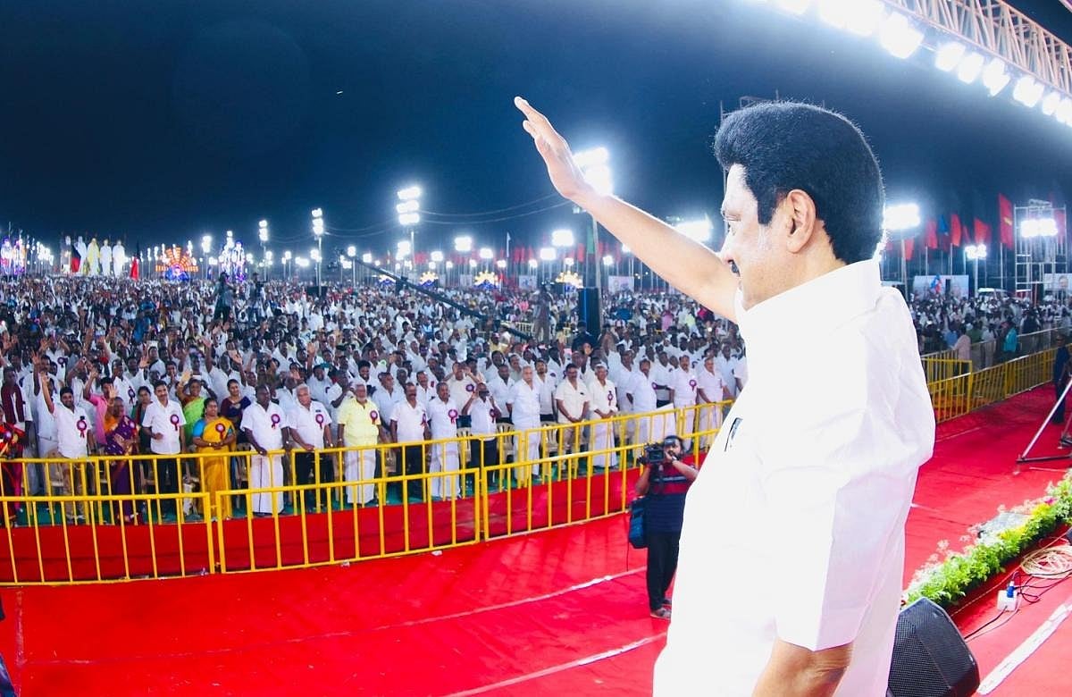 கழக அரசின் 40-க்கு 40 வரலாற்று வெற்றிக் கொண்டாட்டம் : கோவையில் தொடங்கிய முப்பெரும் விழா !