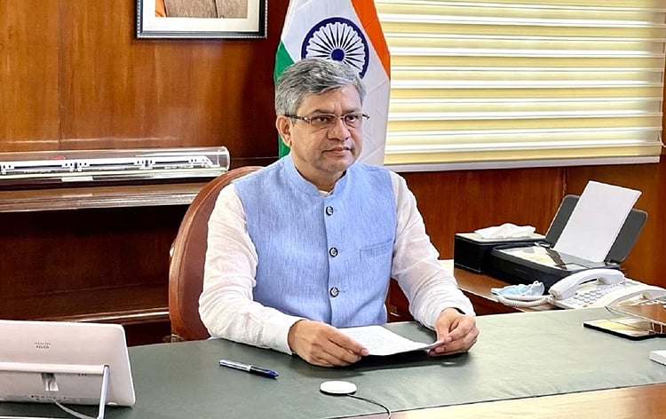 ரயில் விபத்தை தடுக்க இந்த மூன்றை செய்ய வேண்டும் : கலாநிதி வீராசாமி சொல்லும் ஆலோசனைகள் என்ன?