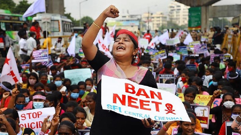 “நீட் தேர்வை முதன் முதலில் எதிர்த்தது திமுகதான்” - AK ராஜன் அறிக்கையை 9 மொழிகளில் வெளியிட்ட முதல்வர் !