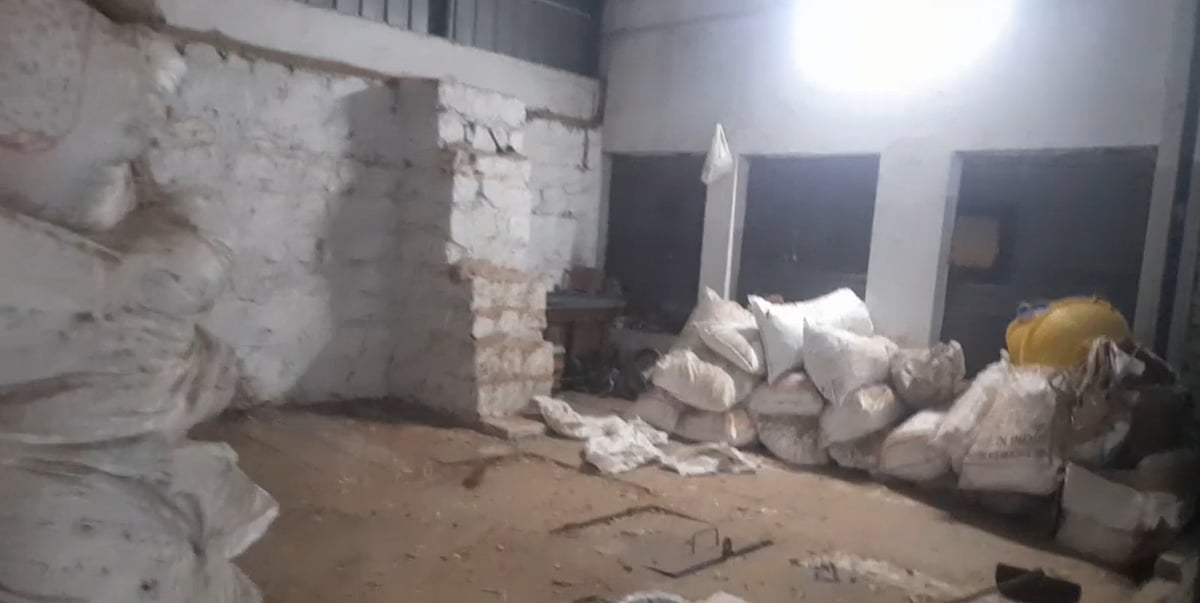 புதுச்சேரி அமைச்சரின் இடத்தில் மீட்கப்பட்ட பல கோடி மதிப்புள்ள சந்தன கட்டைகள் - தமிழக வனத்துறை அதிரடி!