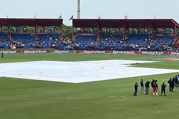 ICC-யிடம் காசு இல்லையா ? இதுகூடவா செய்ய முடியாது ? - சுனில் கவாஸ்கர் காட்டம் ! 