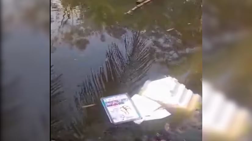 தண்ணீரில் வீசப்பட்ட மின்னணு வாக்குப்பதிவு இயந்திரங்கள் : மேற்கு வங்கத்தில் தொடரும் மோதல் ! 