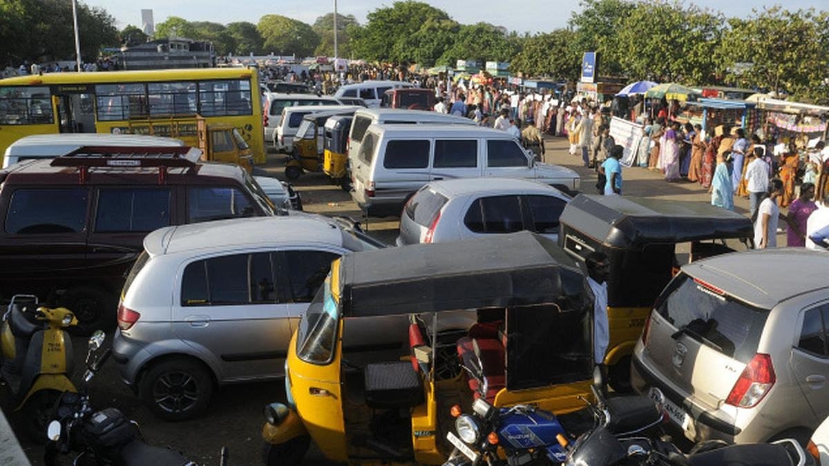 மெரினாவில் இலவசமாக வாகனங்கள் நிறுத்த அனுமதி... - சென்னை மாநகராட்சி அதிரடி அறிவிப்பு !