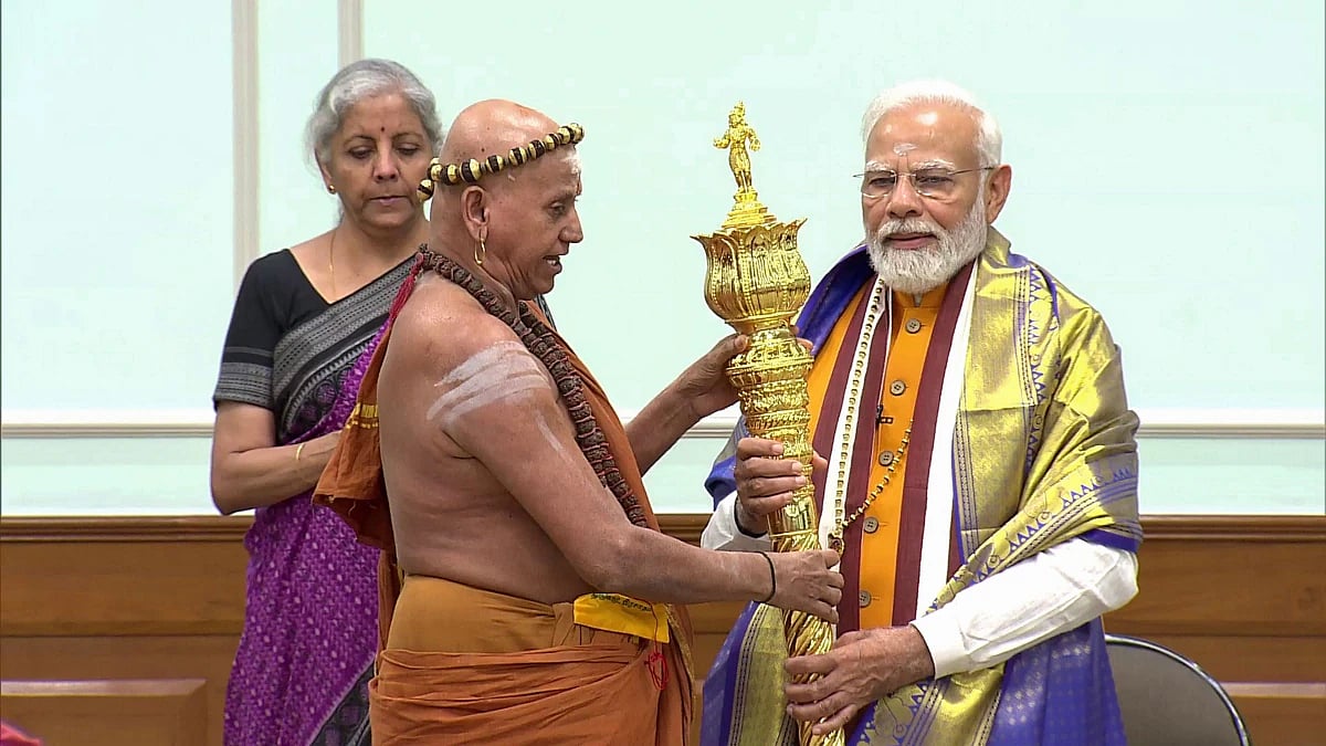 "மன்னராட்சியை அடையாளமான செங்கோலை நாடாளுமன்றத்தில் இருந்து நீக்க வேண்டும்" - சமாஜ்வாதி கட்சி கோரிக்கை !