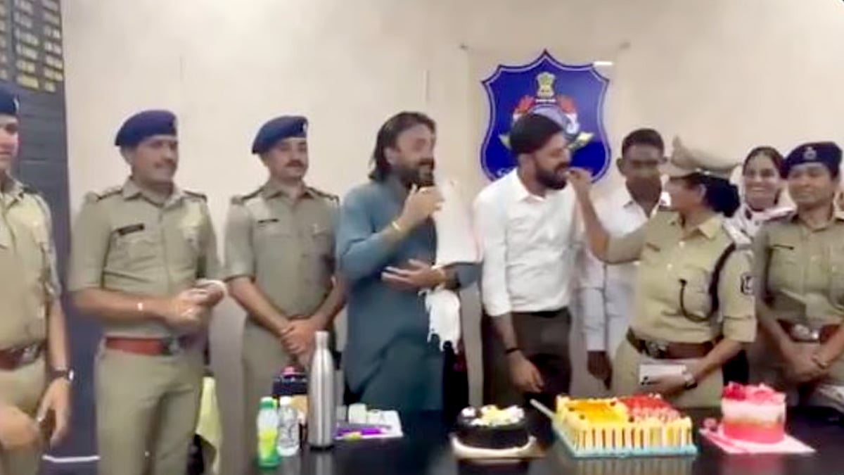 பாஜக தலைவரின் பிறந்தநாள் கொண்டாட்டம் : பாஜகவின் பார்ட்டி நிலையமாக மாறிய காவல் நிலையம்? -குவியும் கண்டனம்!