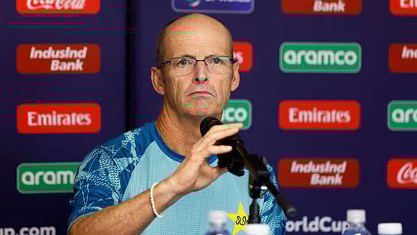 "பும்ராவை அடிக்க முடிவு செய்ததுதான் தோல்விக்கு காரணம்" - பாகிஸ்தான் பயிற்சியாளர் ஒப்புதல் !