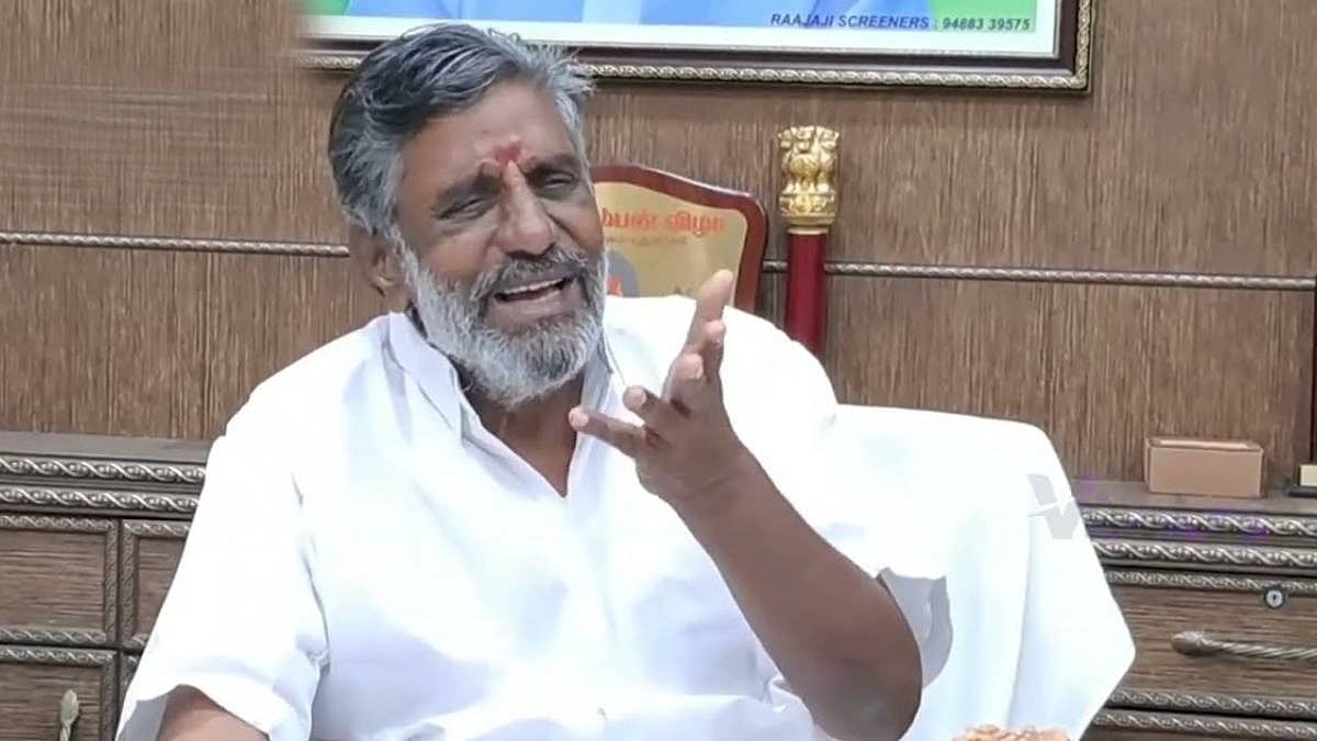 புதுச்சேரி அமைச்சரின் இடத்தில் மீட்கப்பட்ட பல கோடி மதிப்புள்ள சந்தன கட்டைகள் - தமிழக வனத்துறை அதிரடி!