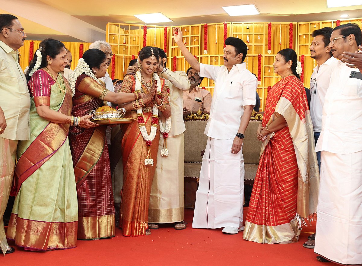 “அந்த உணர்வைச் சொல்லவில்லை என்றால், நன்றி மறந்தவனாகிவிடுவேன்” : திருமண விழாவில் முதலமைச்சர் நெகிழ்ச்சி!