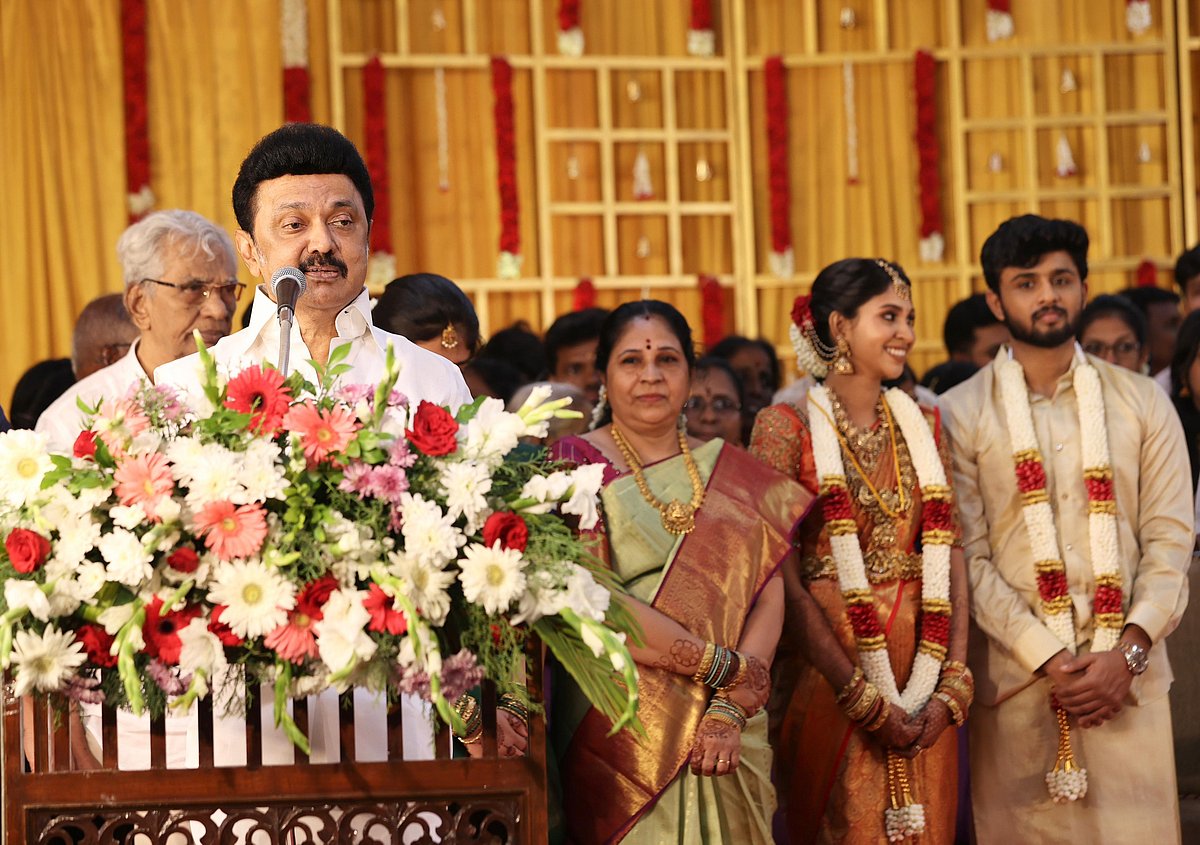 “அந்த உணர்வைச் சொல்லவில்லை என்றால், நன்றி மறந்தவனாகிவிடுவேன்” : திருமண விழாவில் முதலமைச்சர் நெகிழ்ச்சி!