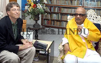 “பில்கேட்ஸ் எதற்காக வந்தார்?” : செய்தியாளர்கள் எழுப்பிய கேள்விக்கு கலைஞரின் நகைச்சுவை பேச்சு !