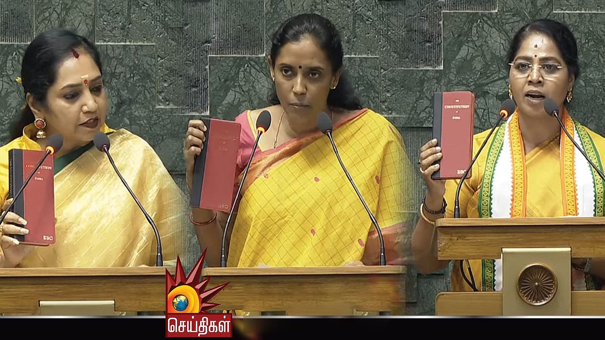 அரசியலமைப்பு புத்தகத்துடன் தமிழில் பதவி பிரமாணம்... மக்களவையில் தமிழ்நாடு எம்.பி-க்கள் !
