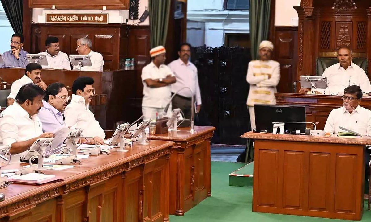 சட்டப்பேரவையில் விதிகளை மீறி கடும் அமளி : வெளியேற்றப்பட்ட அதிமுகவினர் - சபாநாயகர் விளக்கம்!