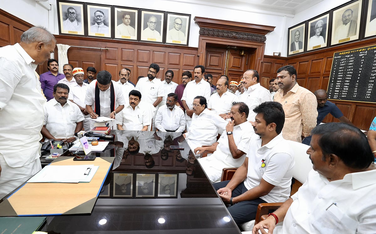 1.24 லட்ச வாக்கு வித்தியாசத்தில் வெற்றி... விக்கரவாண்டி எம்.எல்.ஏ-வாக பதவியேற்றார் அன்னியூர் சிவா !