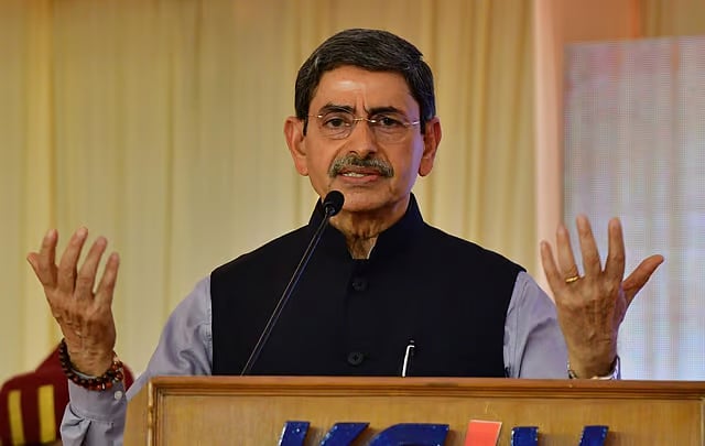 ”முறைகேடுகளை மறைக்க காவி வகுப்புகளை நடத்தி  கொண்டிருக்கும் ஆர்.என்.ரவி” : முரசொலி கடும் தாக்கு!
