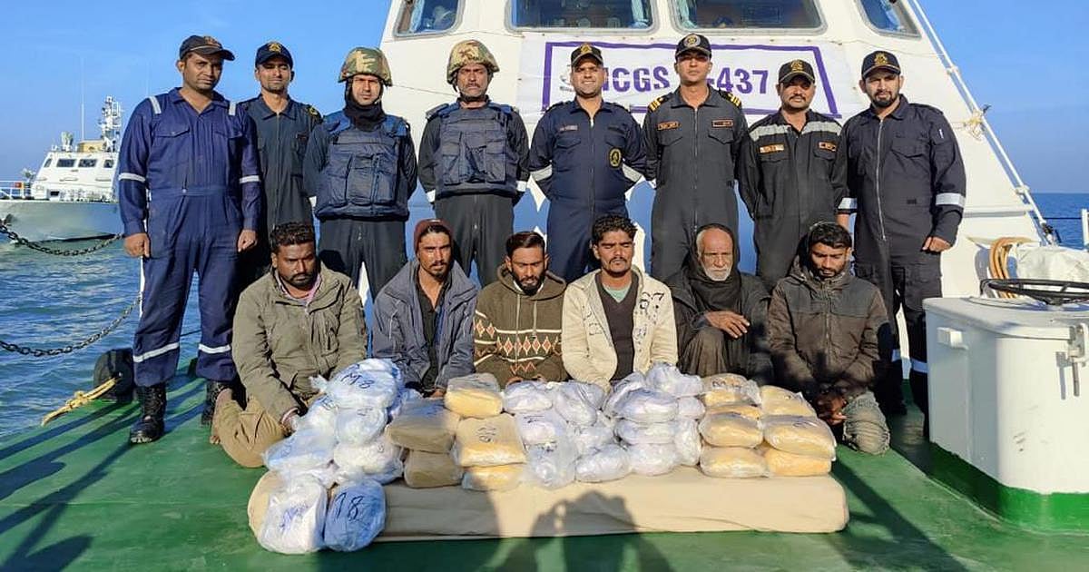 பாகிஸ்தானைச் சேர்ந்தவர்கள் போதைப் பொருள் விற்கும் அளவு பாதுகாப்பான மாநிலம்தான் குஜராத் : முரசொலி தாக்கு !