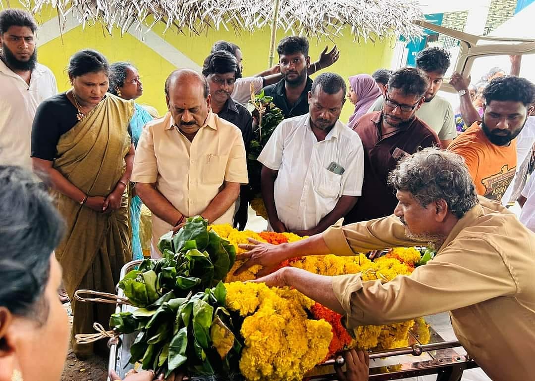 உடலுறுப்பு தானம் : 5 பேருக்கு மறுவாழ்வளித்த இளைஞர் : திமுக இளைஞரணி உறுப்பினருக்கு அமைச்சர் மரியாதை !