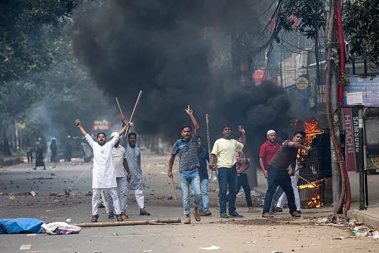 இடஒதுக்கீடு குறைப்பு : ஏற்க மறுத்த போராட்டக்கார்கள்... வங்கதேச வன்முறையில் 150-ஐ கடந்த உயிரிழப்பு ! 