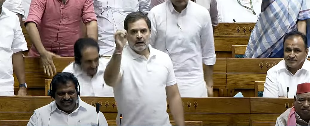 “அதானிக்கு அந்த கடவுள்தான் கொடுக்க சொன்னாரா?” - முதல் உரையிலேயே பாஜகவை அலறவிட்ட ராகுல் !